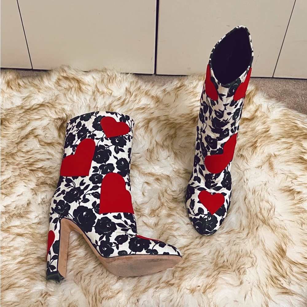 Authentic Dolce & Gabbana hearts booties